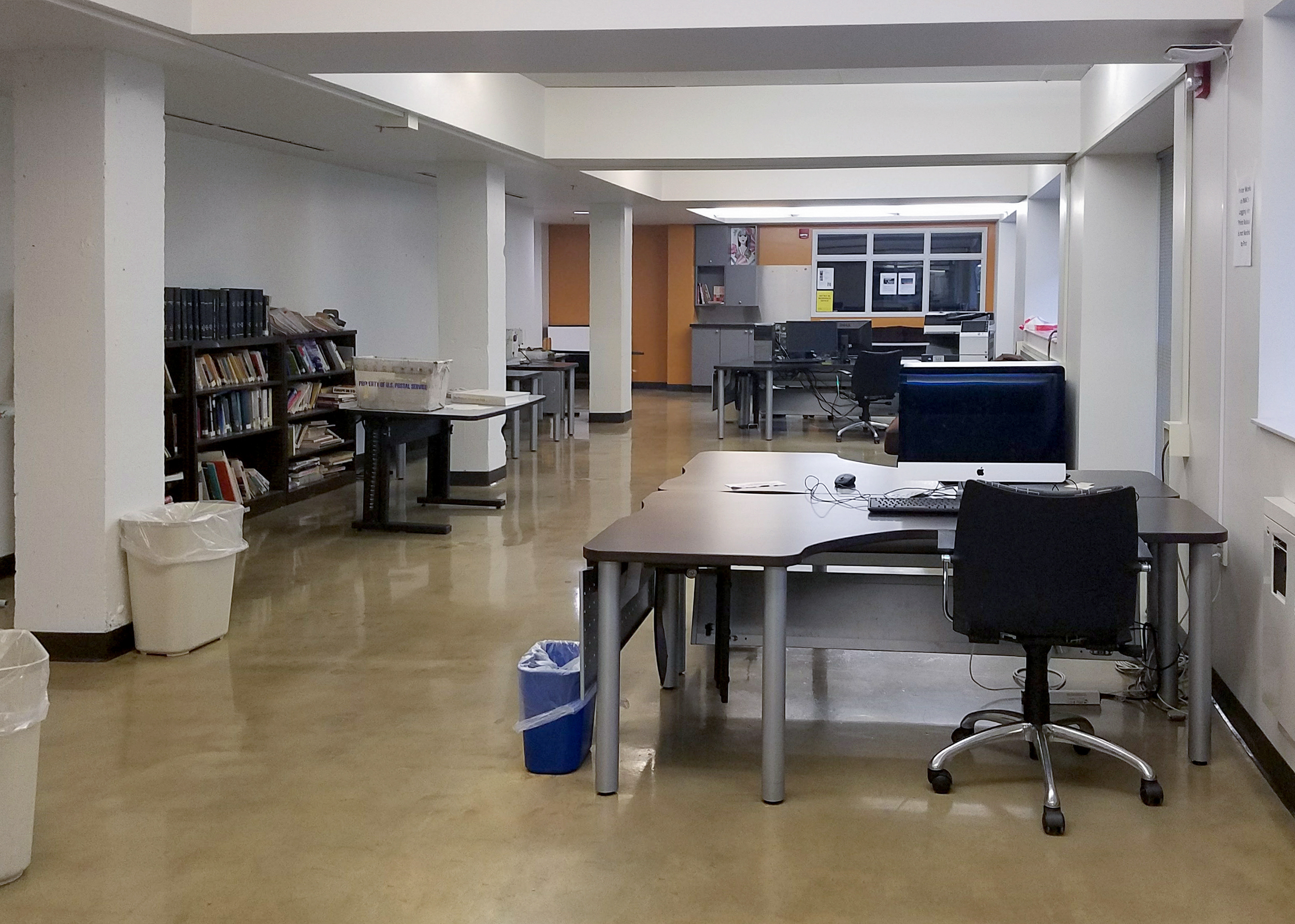 Academic Resource Center in Hashinger Hall, with computers on several desks and bookshelves along the wall.